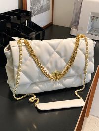 « Modischer Chic mit der Selina Handtasche: Damen Schultertaschen und Shopper Taschen in Schwarz, Karamell und Weiß »