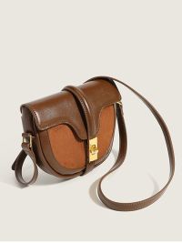 « Modischer Chic mit der Zayla Handtasche: Damen Schultertaschen und Mini Umhängetaschen in Braun/Karamell »