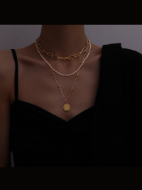 « Die Eleganz der Vintage Mehrere Schichten Queen Portrait Goldmünze Edelstahl 316L Vergoldete Perlenkette – Amy: Ein Mode-Statement »