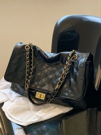 « Große, Gesteppte Flapbag-Schultertasche: Der ultimative Begleiter für stilvolle Damen – Annie »