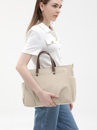 « Multifunktionaler Charme: Der Multiple Pocket Computer Bag – Rucksack 004 für den modernen Modebewussten »