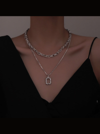 « Der elegante Charme des Doppelschichtigen Titan-Edelstahl-Halskettenstils – Vivian: Ein Mode Statement »