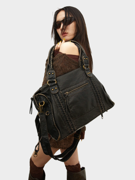 Zeitlose Eleganz: Schwarze Vintage-Ledertasche für den Sommer