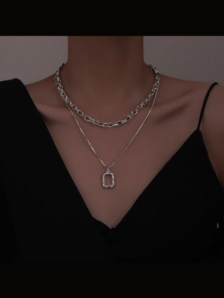 Trend-Alert: Minimalistische Titan-Ketten für den perfekten Sommerlook